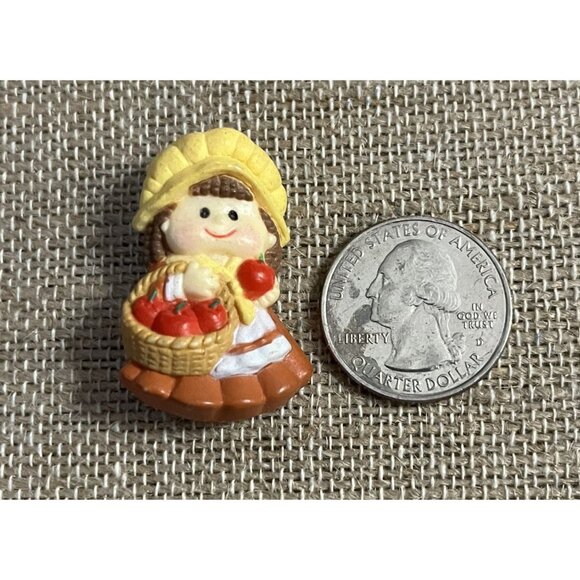 Vintage RUSS Girl With Basket Of Apples Pin Brooch Figurine - Picture 3 of 3